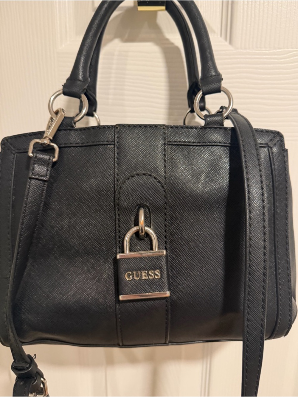 🔥VINTAGE 90sGUESS Black Saffiano Padlock Satchel